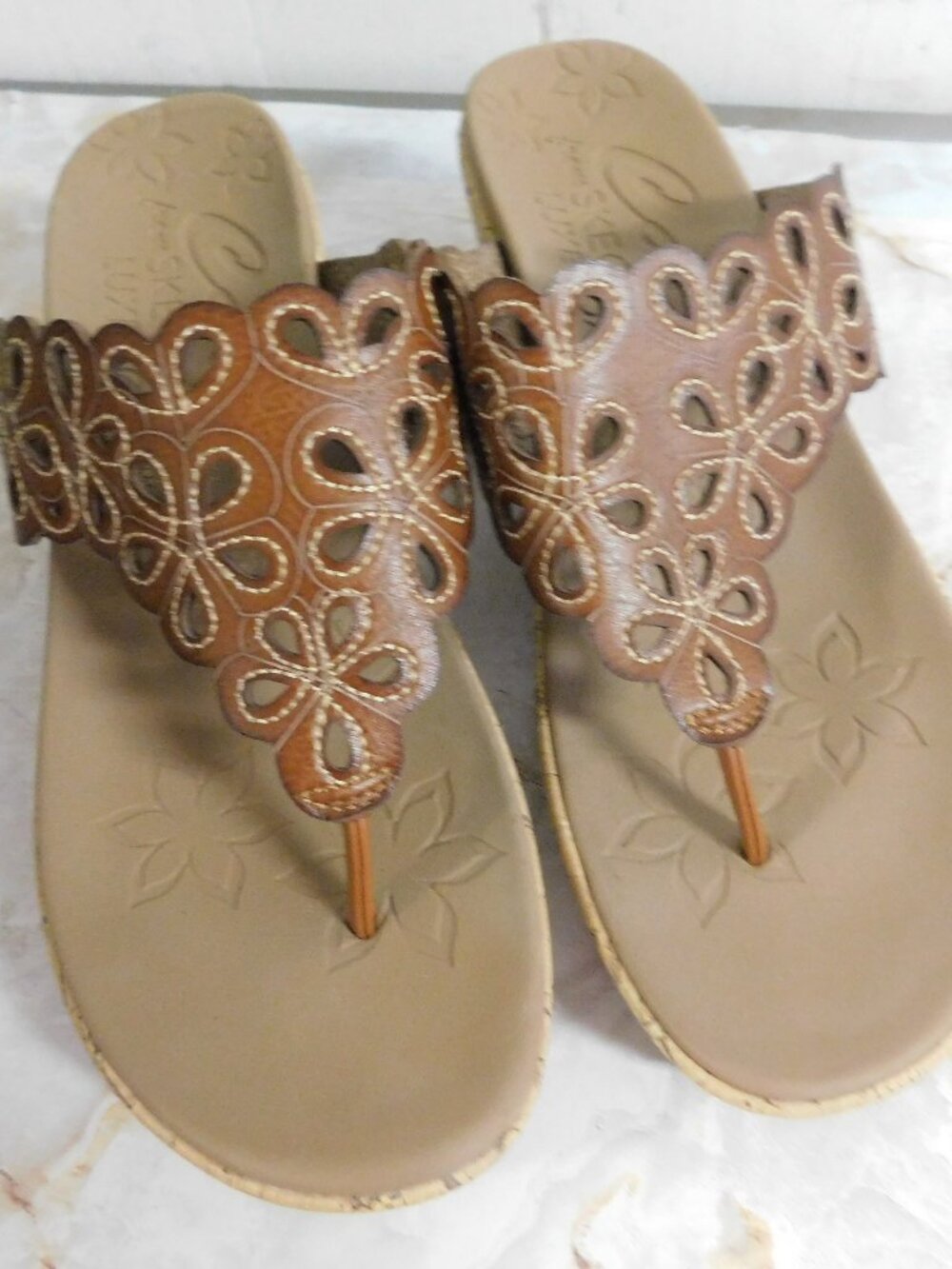 Cali from SKECHERS Luxe Foam Cork Wedge Sandals sz 9 - Picture 2 of 5